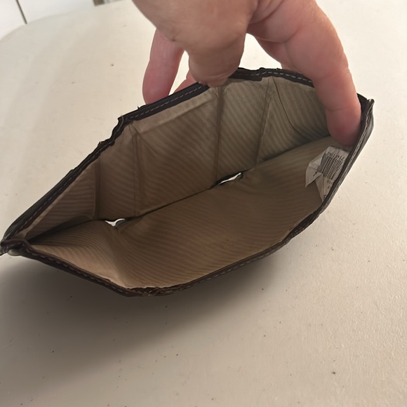 Men’s Dockers Soft Dk Brown Leather “Broken In” Weathered Trifold Wallet - Picture 4 of 5